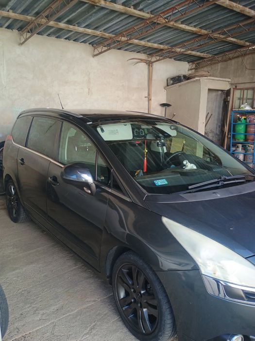 Sprzedam auto Peugeot 5008  2010 rok 1.6 HDI w bardzo dobrym stanie