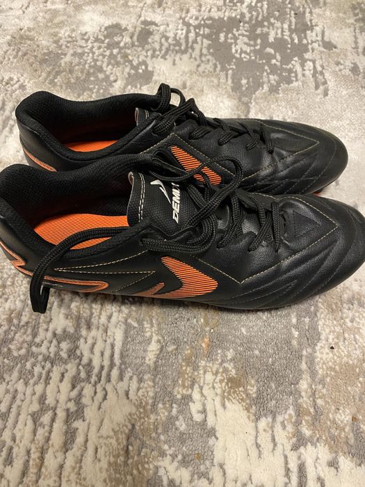 Бутси футбольні