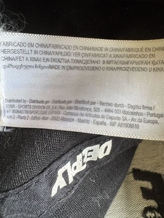 Boné preto Deeply