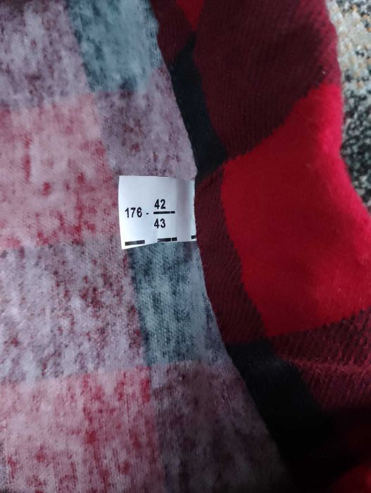 Czerwona koszula flanelowa w kratę