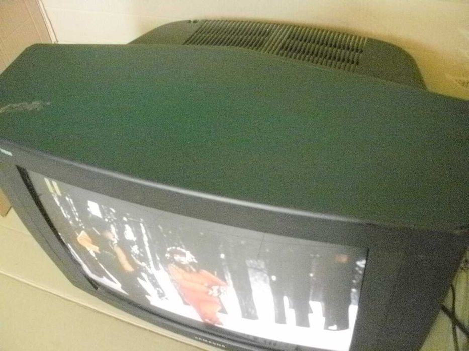 Терміново!Телевізор імпортний кольоровий 54см. Є пульт вхід т2