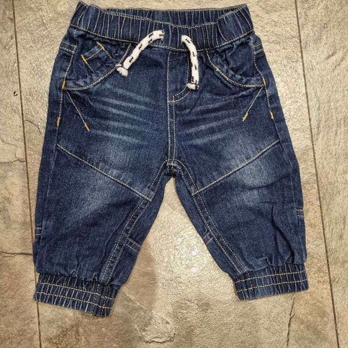 Spodenki dżinsowe  marki Nutmeg, roz. 62-68 cm,  3 - 6 miesiąca.