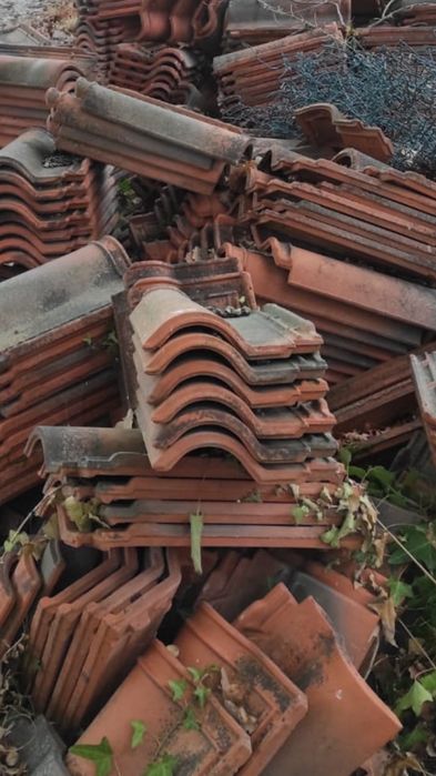 Lote de telhas espanhola Borja mod. envelhecida+cumes+cruzetas+cumes t