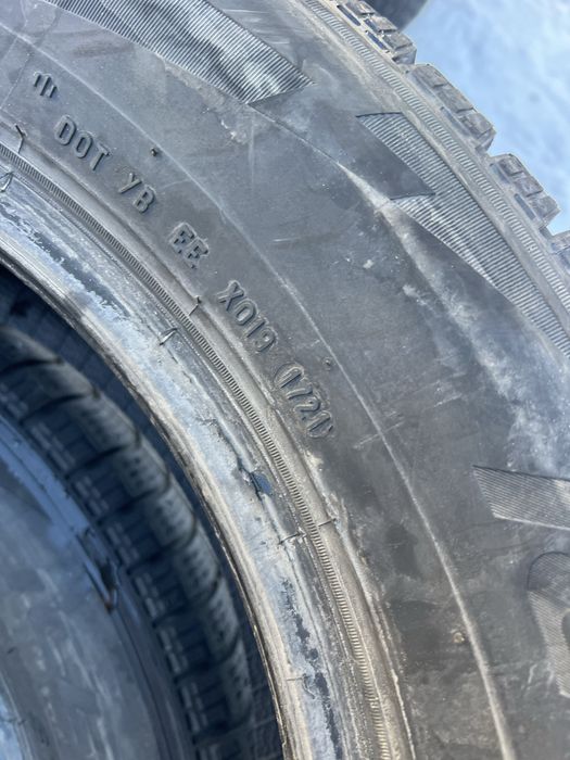 215/65/17 Pirelli ice zero