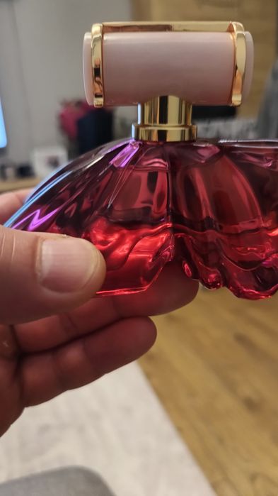 LA BOMBA Carolina Herrera