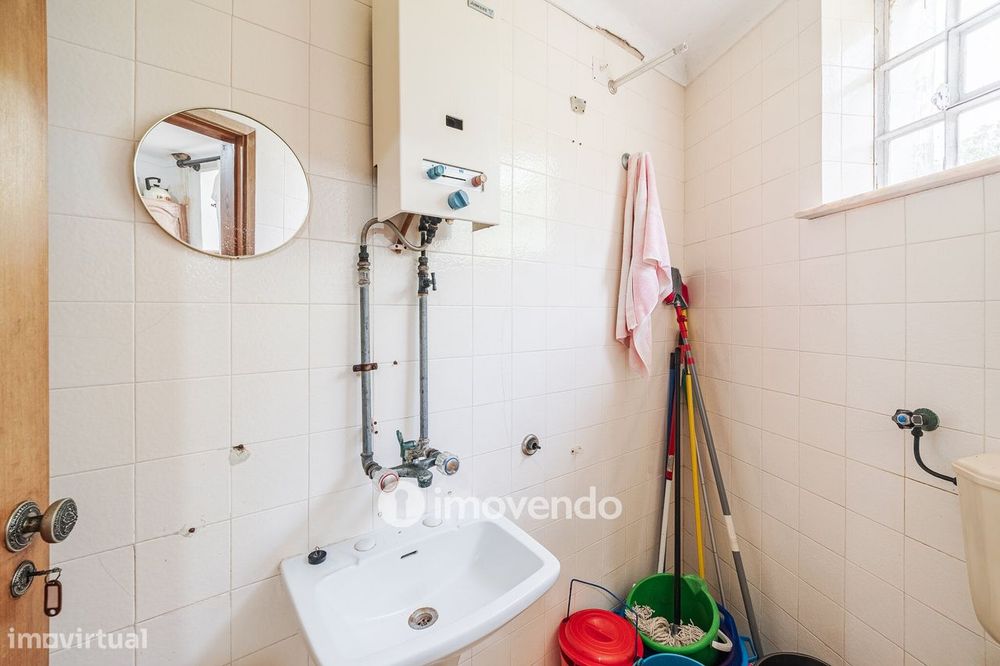 Quinta isolada T3+1 com áreas amplas e terreno de 2022m², em Colares