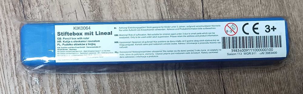 Pudełko na ołówki z linijką