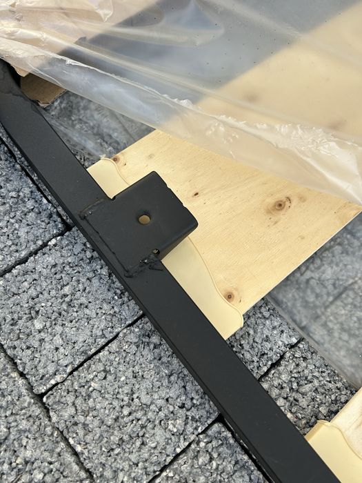 Estrado de 135x190 cm em tubo de aço