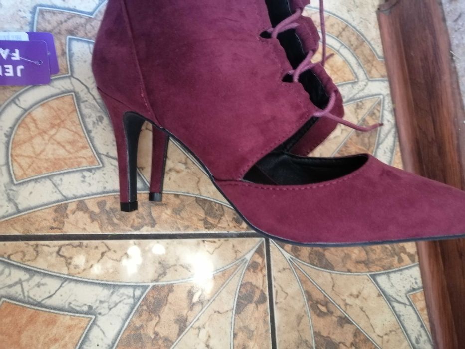 Nowe buty na obcasie
