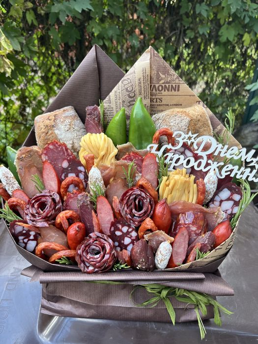 Сладкий и фруктовый букет ко дню рождения. Букет из конфет.