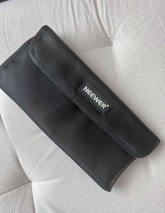 Conjunto de 3 filtros da marca Neewer: azul, vermelho e cinza