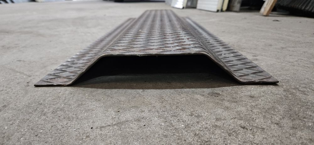 Proteção cabos rampa chapa anti derrapante