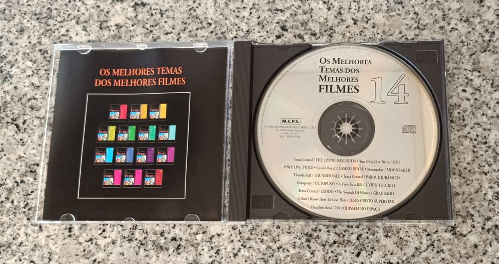 Coleção de 14 CDs de música dos melhores temas dos melhores filmes.