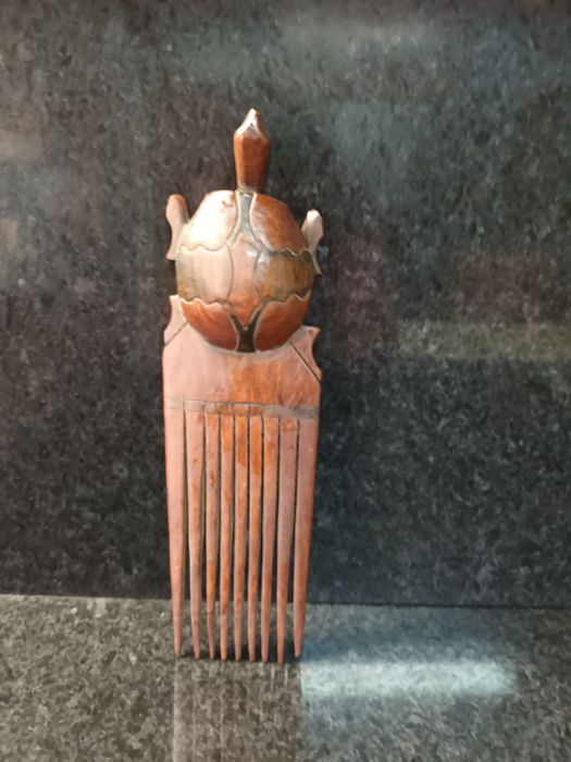 Pente Africano muito antigo