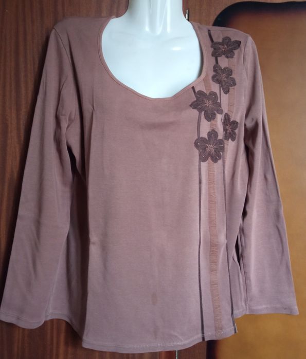 Жіноча футболка з довгим рукавом