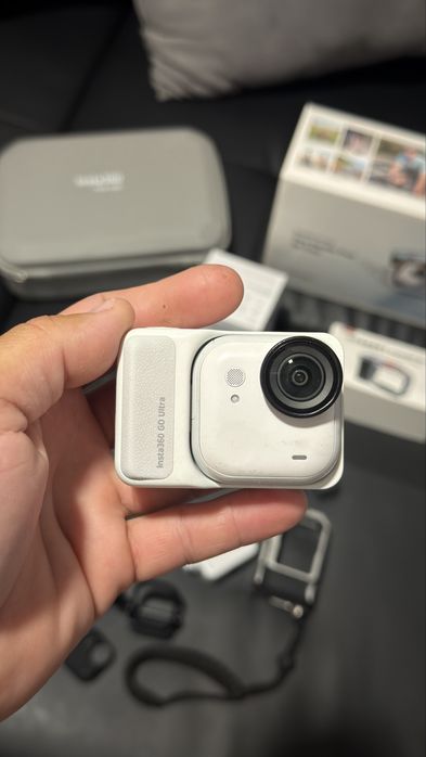 Insta 360 go ultra semi nova com varios acessorios e garantia