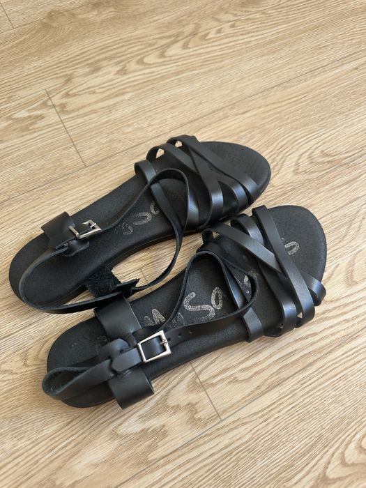 Шкіряні босоніжки на плоскій підошві