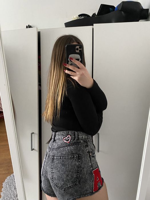Spodenki z haftem naszywkami bershka M nowe szorty sredni stan