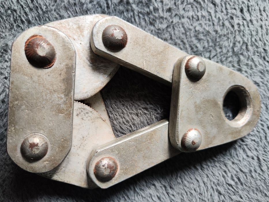 Szczęki zaciskowe do wciągu/naciągu lin