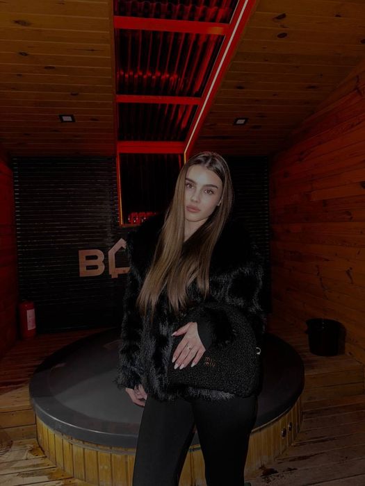 шубка жіноча чорна