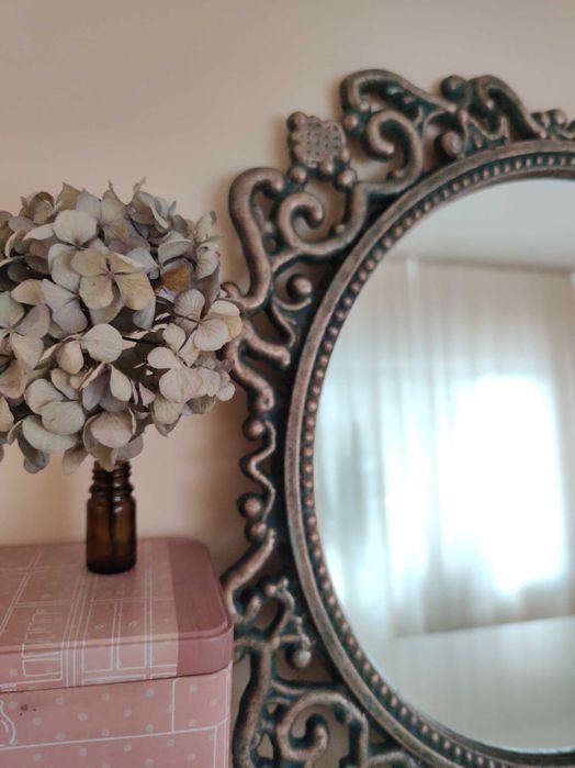 Різьблене вінтажне дзеркало