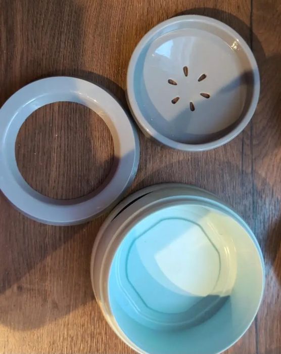 Сіра миска непроливайка для собак та котів