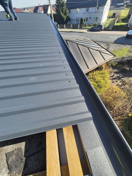 Dachy remont Firma zajmuje się profesjonalnym demontażem i utylizacją