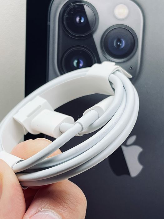 Аксесуари iPhone нові (блок, кабель, навушники)