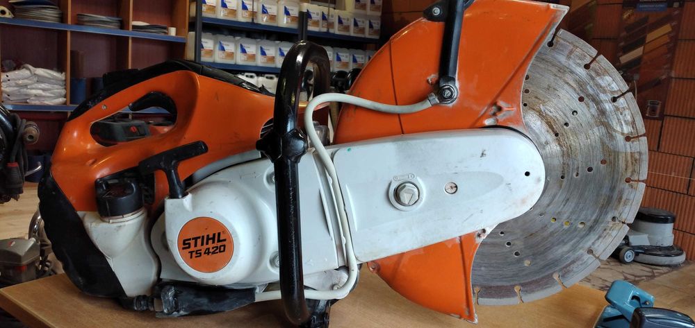 Wynajem Bruzdownica  DCH 230
Maszyna do cięcia DCH230