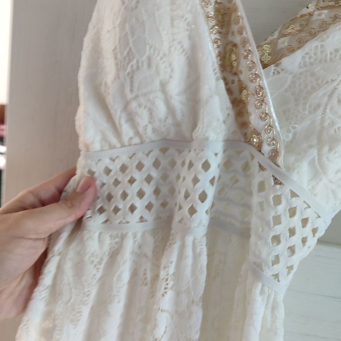 Sprzedam piękną suknię ze złotymi zdobieniami