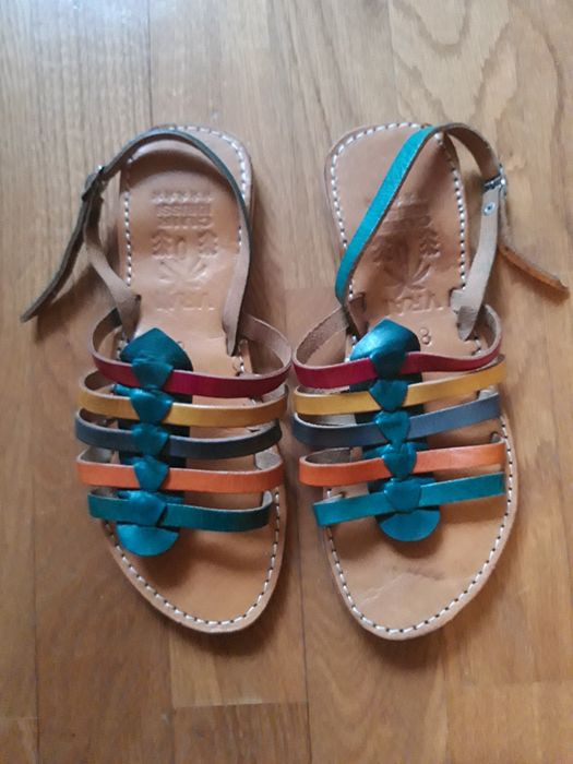 Sandálias de couro colorido de sola rasa (38)
