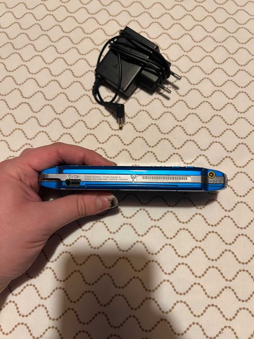 PSP 3000 Azul desbloqueada + Adaptador cartão c/ 32gb + Carregador original