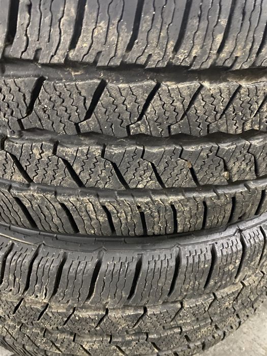 Шини 215/65/16С.