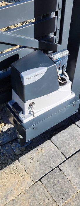 Napędy do bram przesuwnych,skrzydłowych,garażowych - Wideodomofony