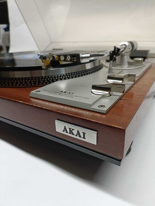 Gramofon AKAI AP 206  w drewnie stan idealny