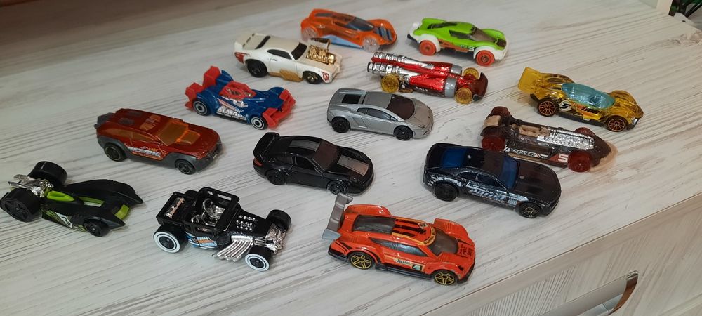 Машинки Hot wheels (хот вілс)