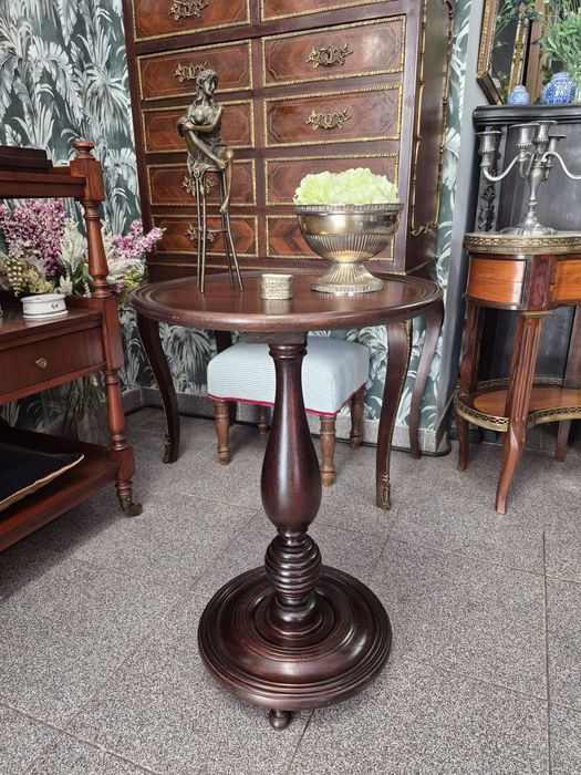 Elegante Mesa Pedesta Redonda em Madeira Maciça.