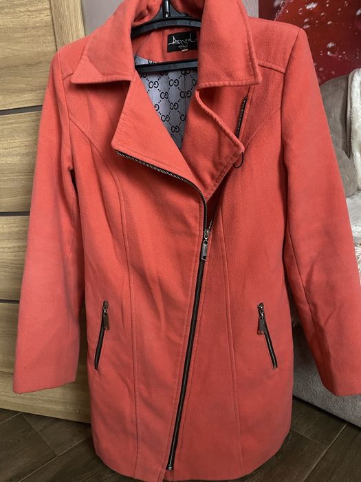 2 чудових пальто