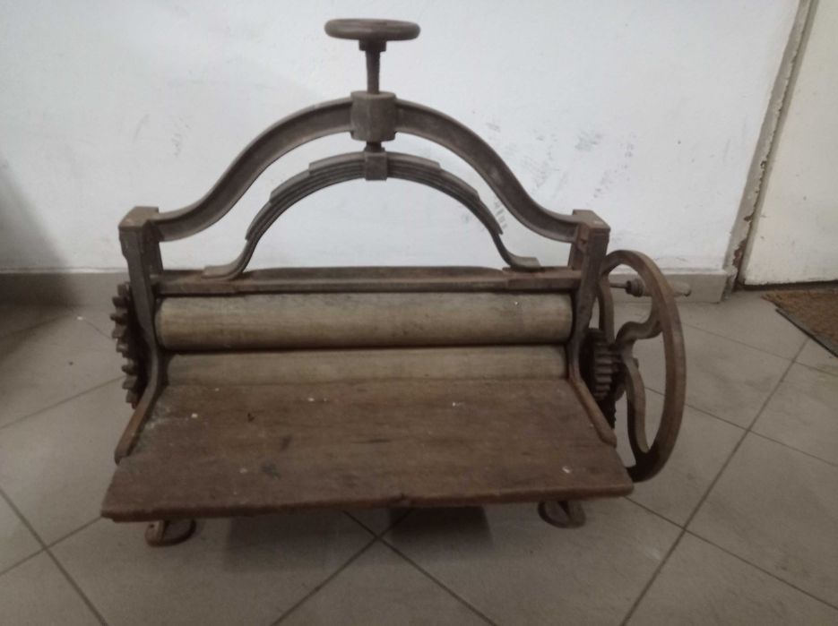 Stary zabytkowy magiel