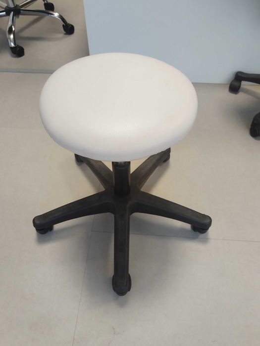 Kosmetyczne krzesło taboret