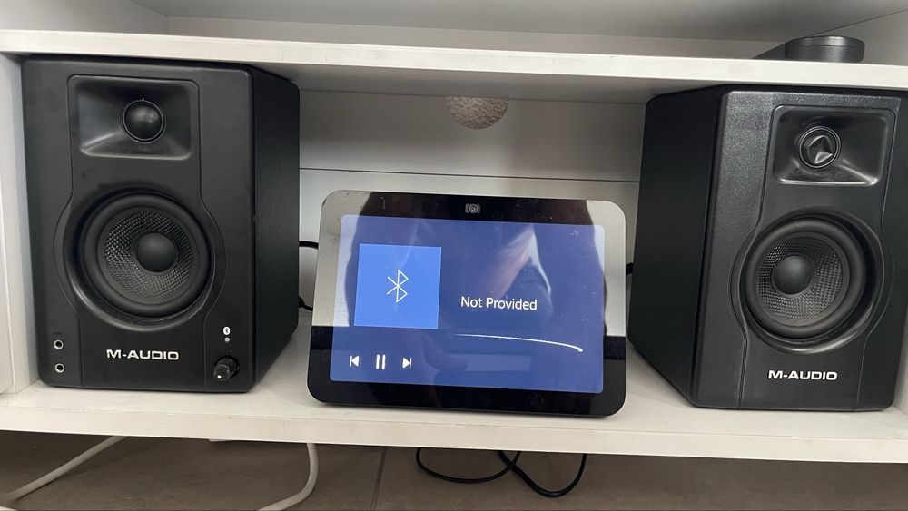 Alexa Echo Show 8 Amazon e Monitores M-Audio Bx3BT