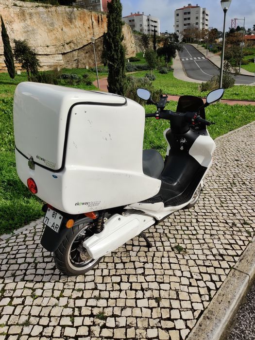 Scooter Moto eléctrica 100km