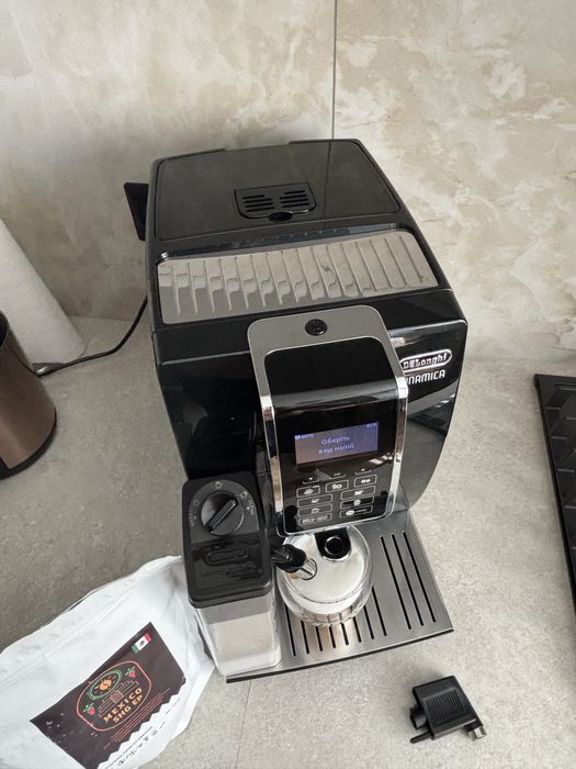 Кавомашина Delonghi dinamica