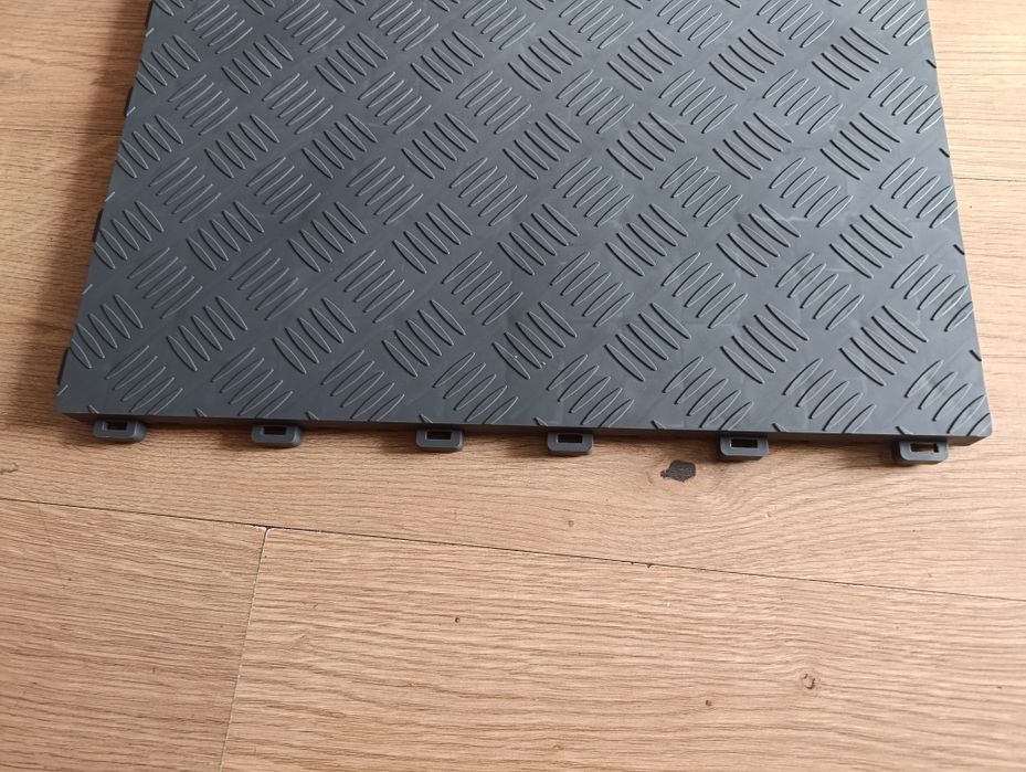 Podłoga garażowa PCV modułowa