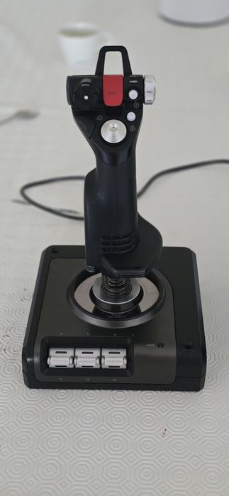 Saitek X52 Pro Flight Control System – Joystick + Throttle (HOTAS)