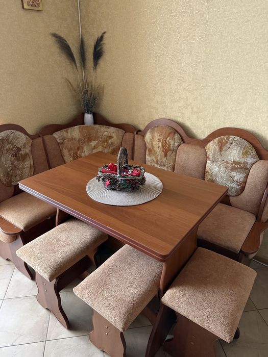 Кухонний куточок , стіл, стільці