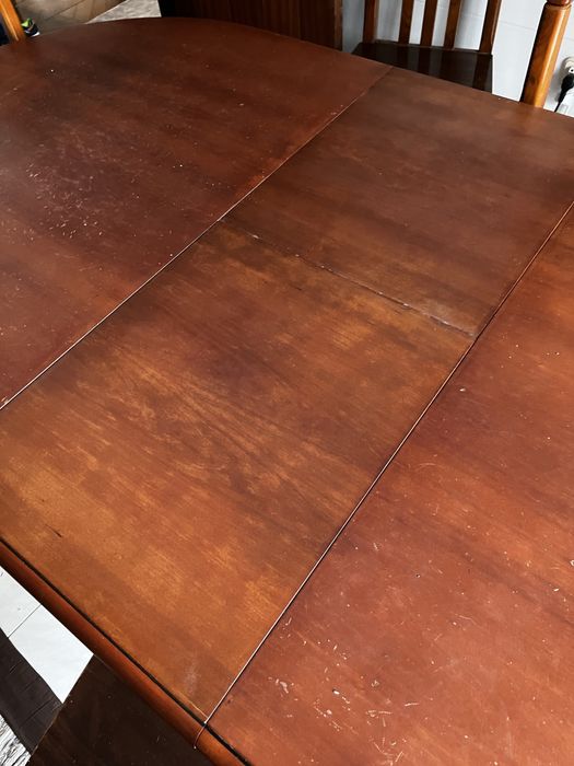 Mesa de jantar com/sem cadeiras.