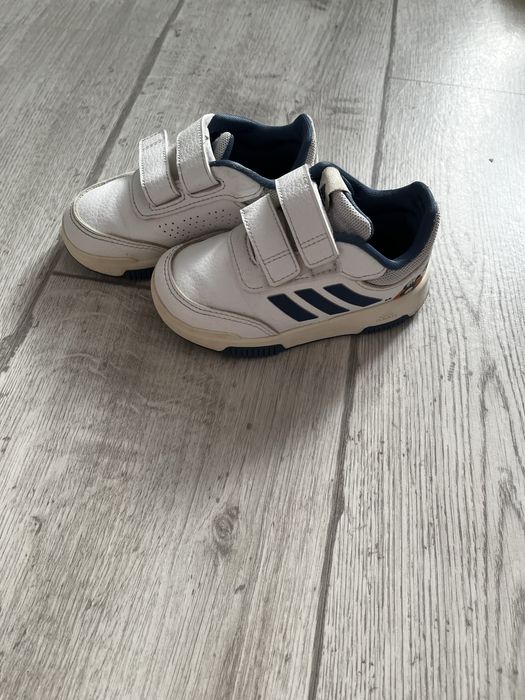 Продам детские кроссовки adidas