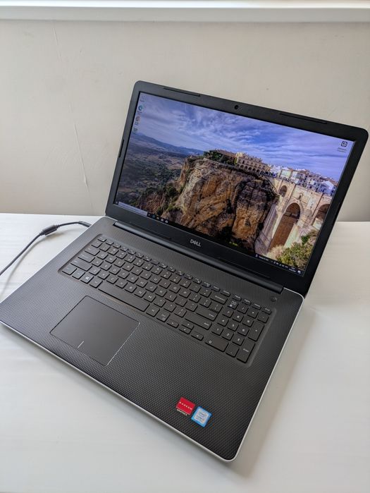 Ноут  Dell 17.3 3780 i7 8565u AMD 520 2gb ddr4 8gb 256 ssd