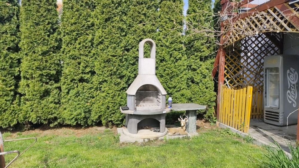 Grill  betonowy z kamiennym stolikiem